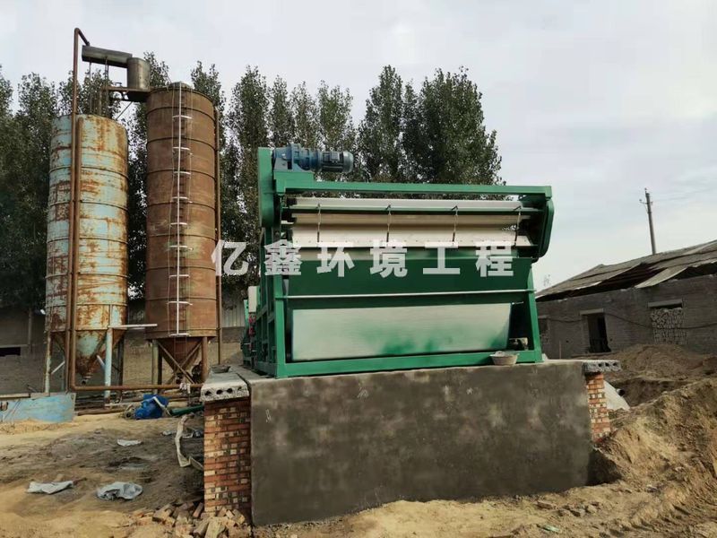 為什么帶式壓濾機(jī)的濾布會(huì)粘泥？